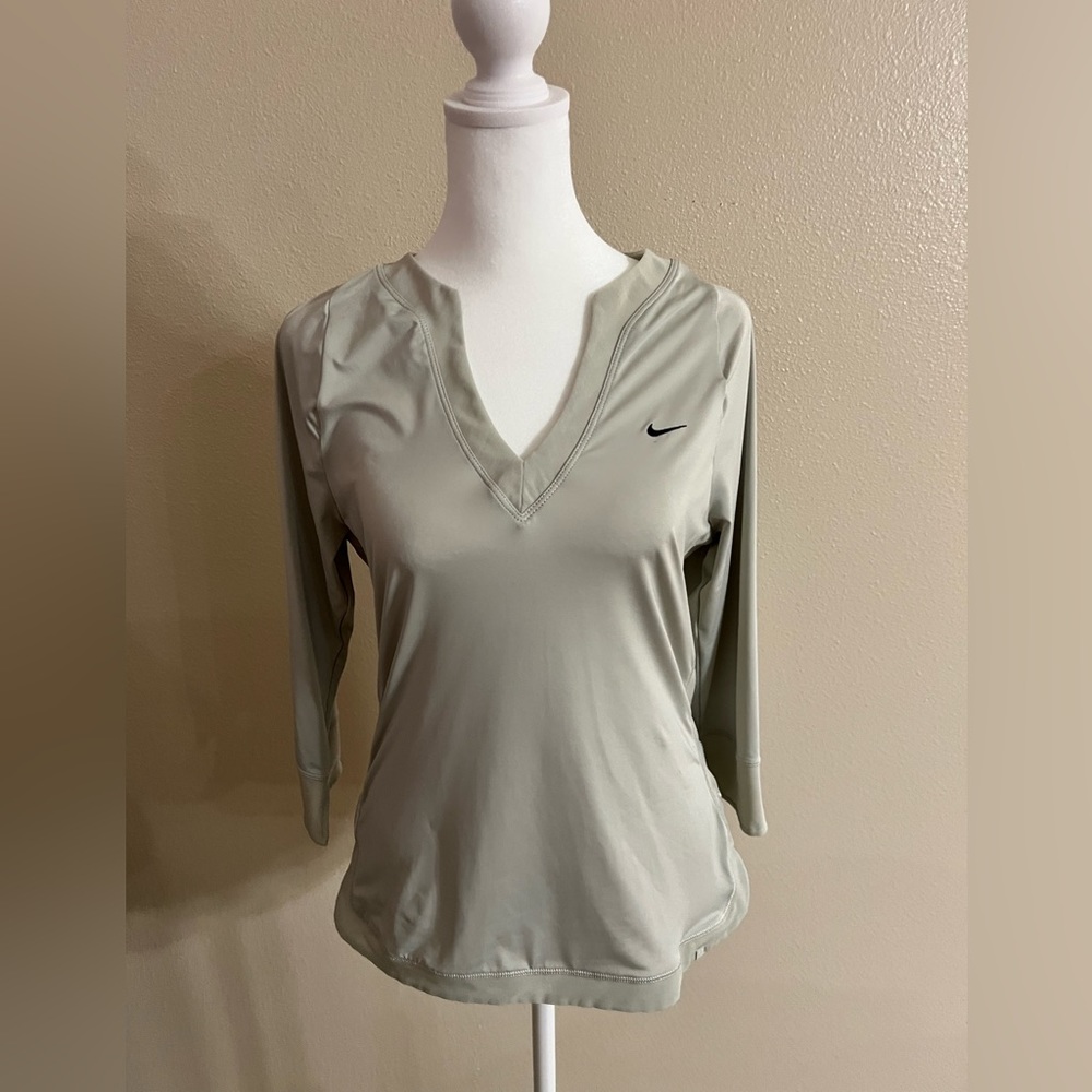 Green 3/4 sleeve nike fit dry top with mesh sides and back